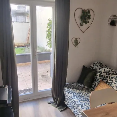 Le Jeanne D'arc Avec Sa Terrasse By Unsejouranancy Fr Apartament *